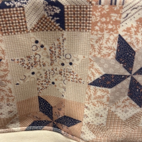 Easel Cream Hooded Sweatshirt with Quilted Design - Picture 3 of 5